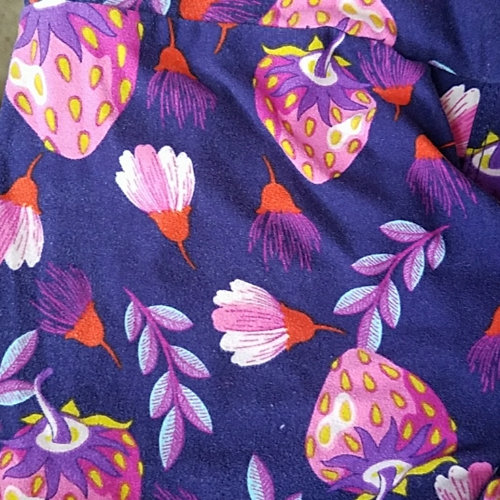 Strawberry leggings!